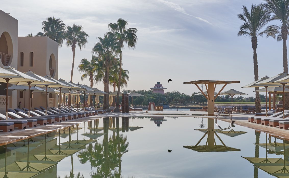 Pool des Steigenberger Golf Resort zwischen Palmen