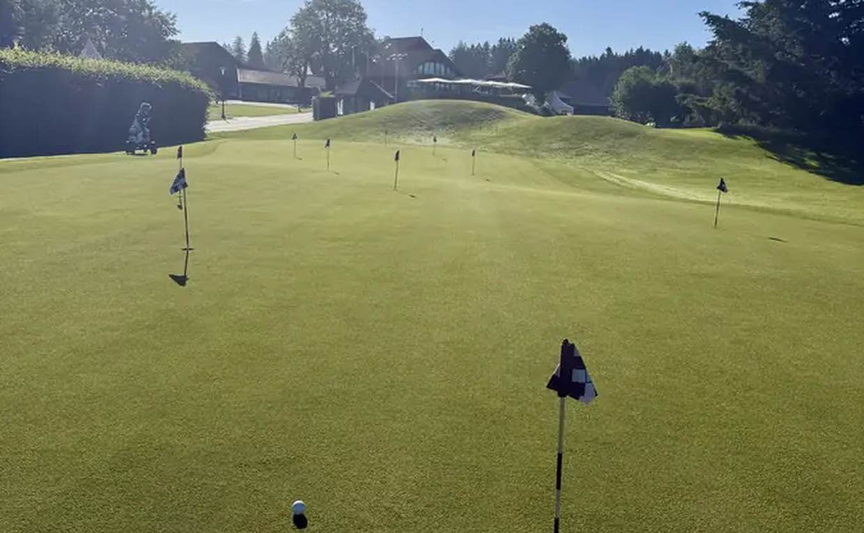 Grün mit Fahne — Golfunterricht in der Region Basel