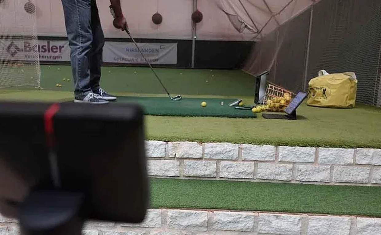 Union Sport Indoor Golf Münchenstein — Abschlagplatz mit Netz