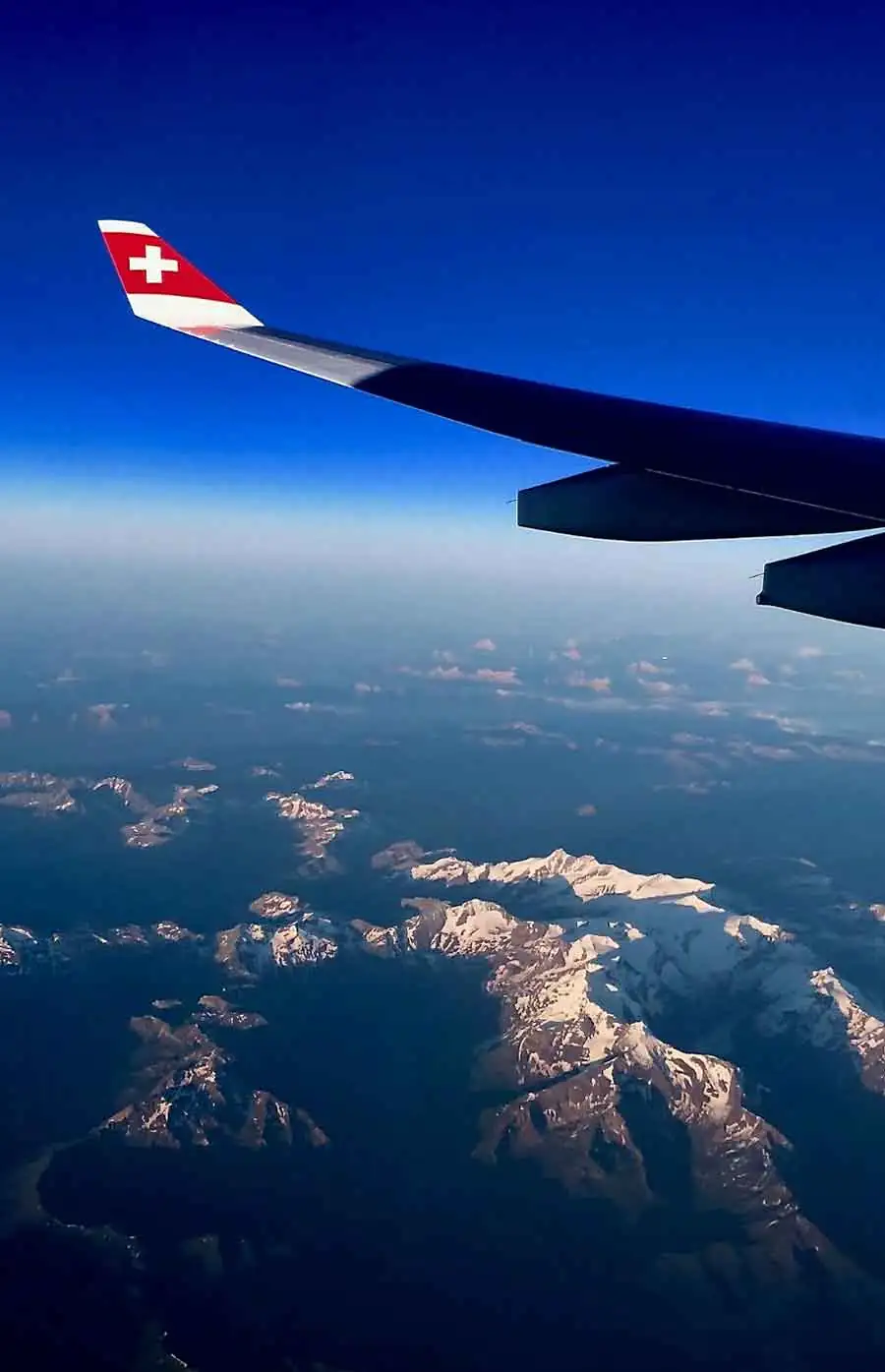 Anflug über die Alpen — Aufbruch zur FIT4PAR Golfreise