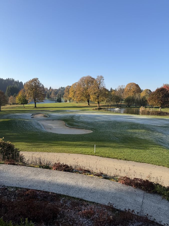 Green mit Bunkern im Herbst, Golf-Club Les Bois