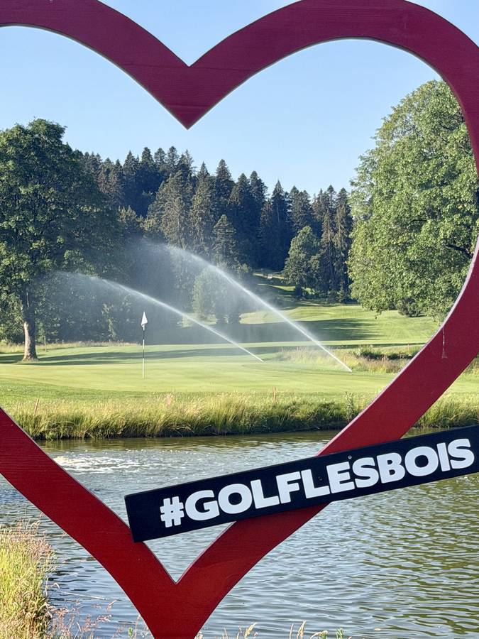 Green mit Sprinklern im Golf-Club Les Bois